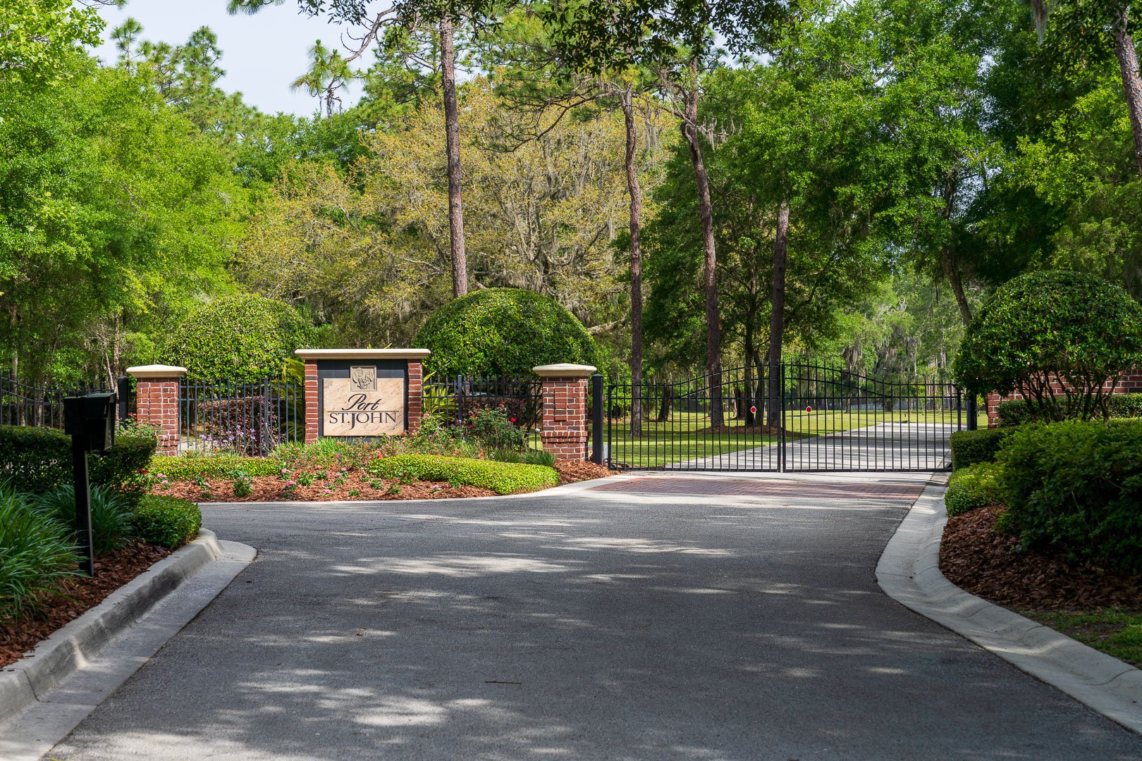 commercial maintenance HOA entrance sign planting bed